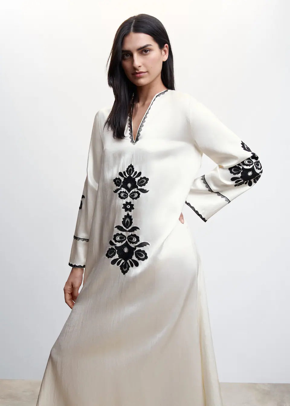Embroidered dress with side slit