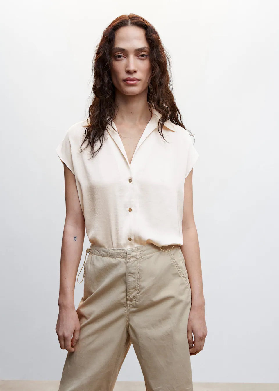 Short-sleeved satin shirt