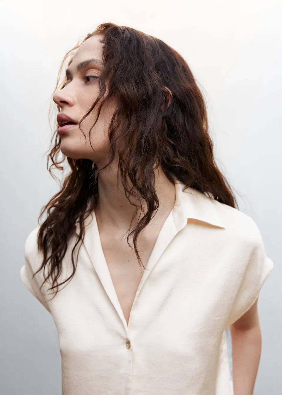 Short-sleeved satin shirt
