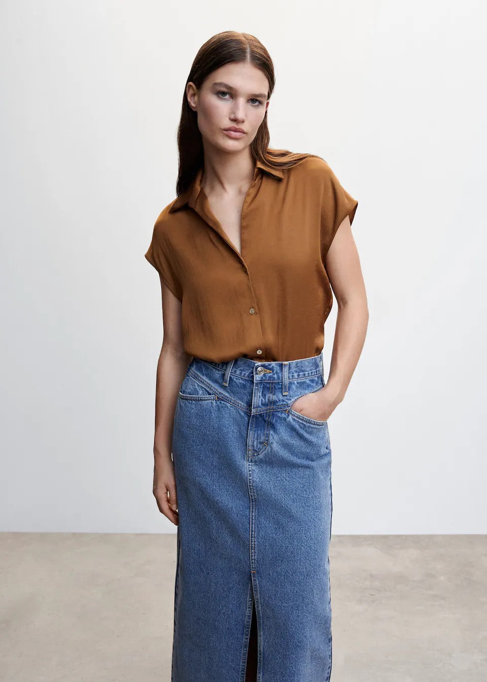 Short-sleeved satin shirt