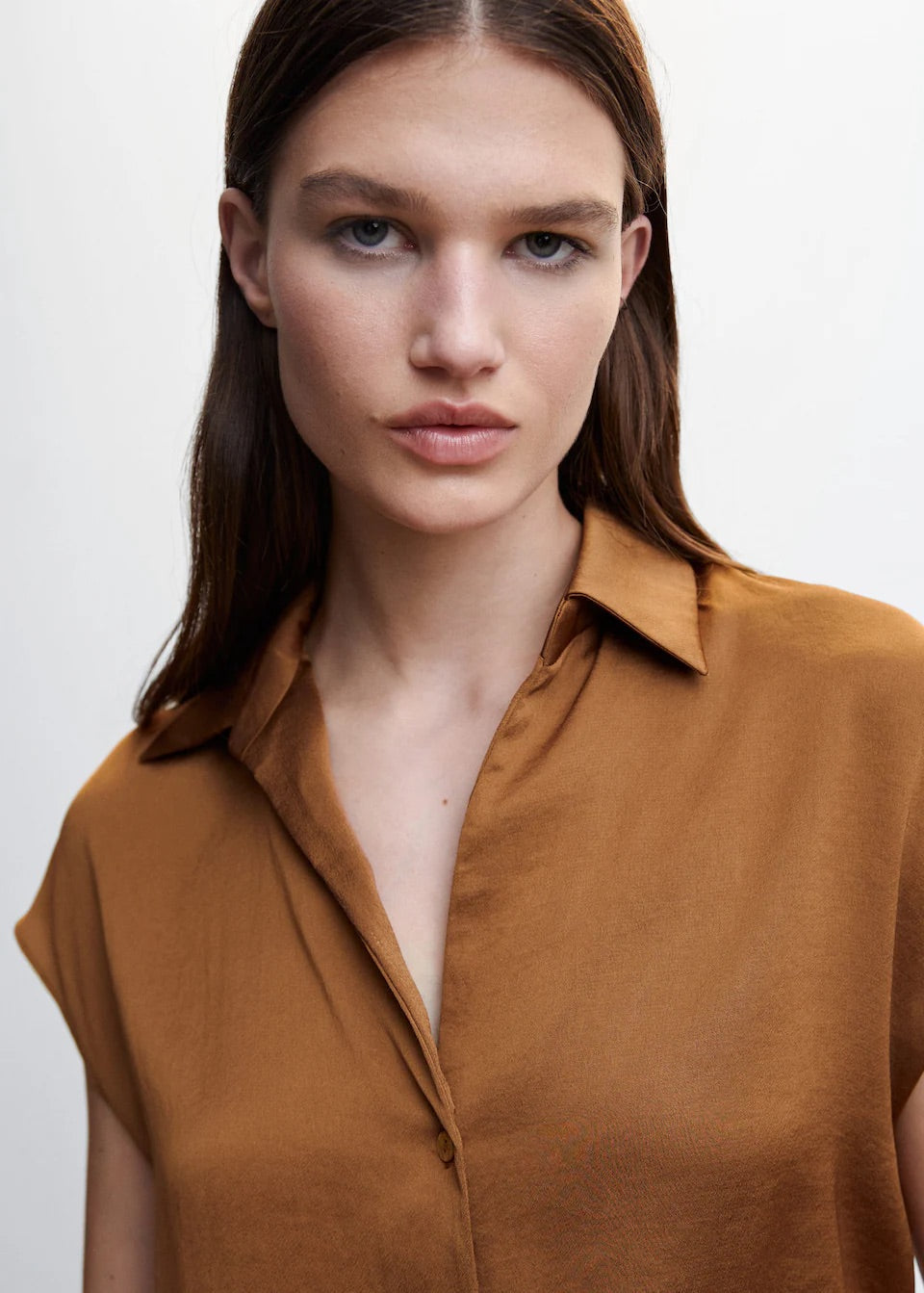 Short-sleeved satin shirt