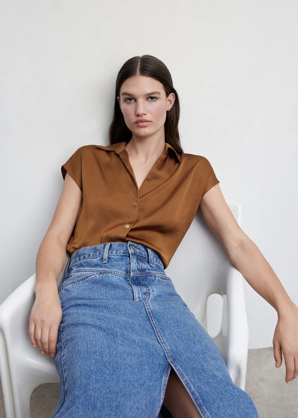 Short-sleeved satin shirt
