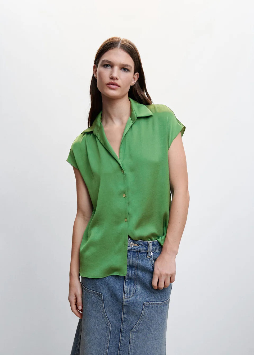 Short-sleeved satin shirt