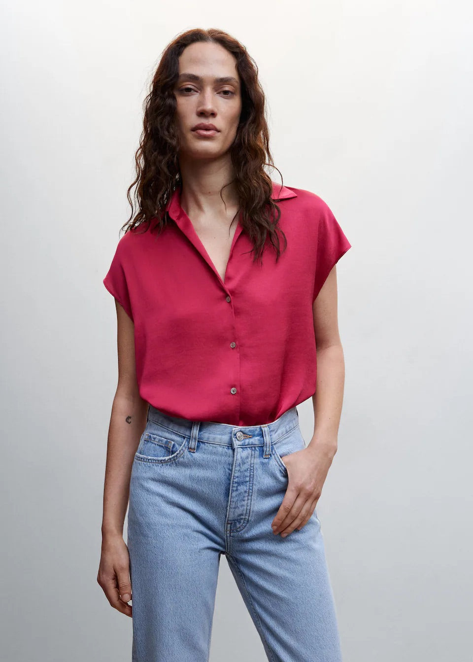 Short-sleeved satin shirt