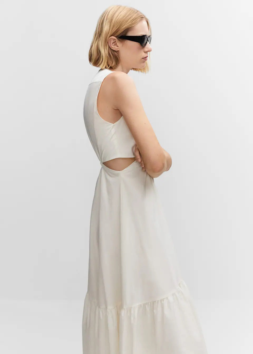 Knot dress with openings