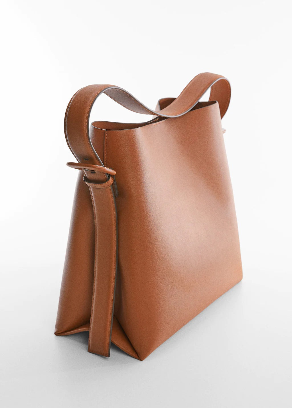 Shopper bag with buckle