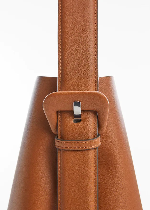 Shopper bag with buckle