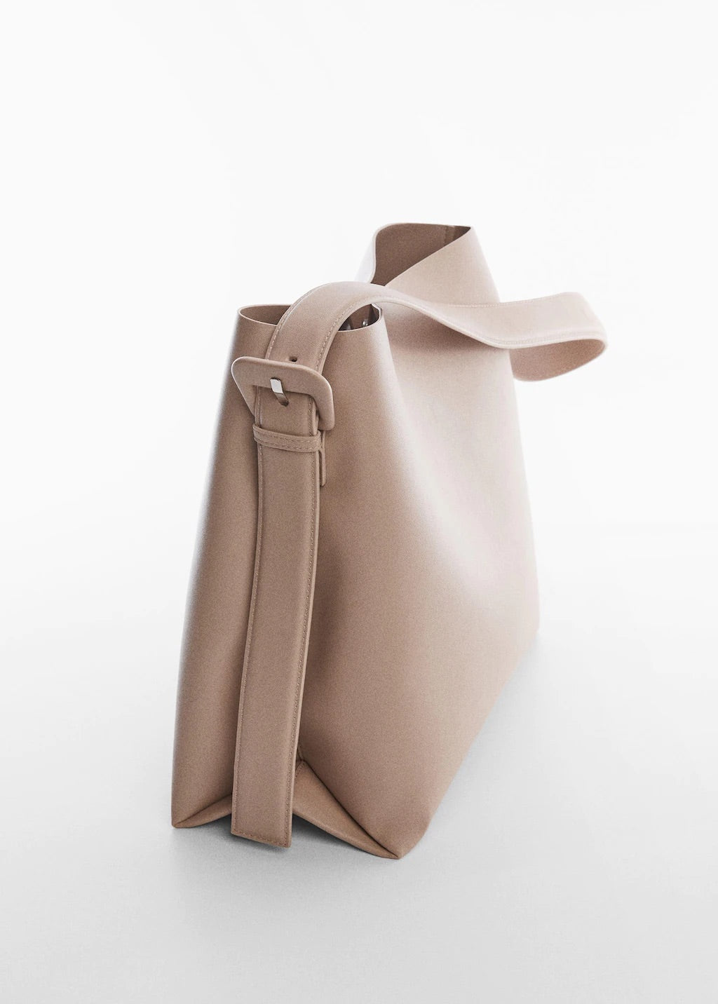 Shopper bag with buckle