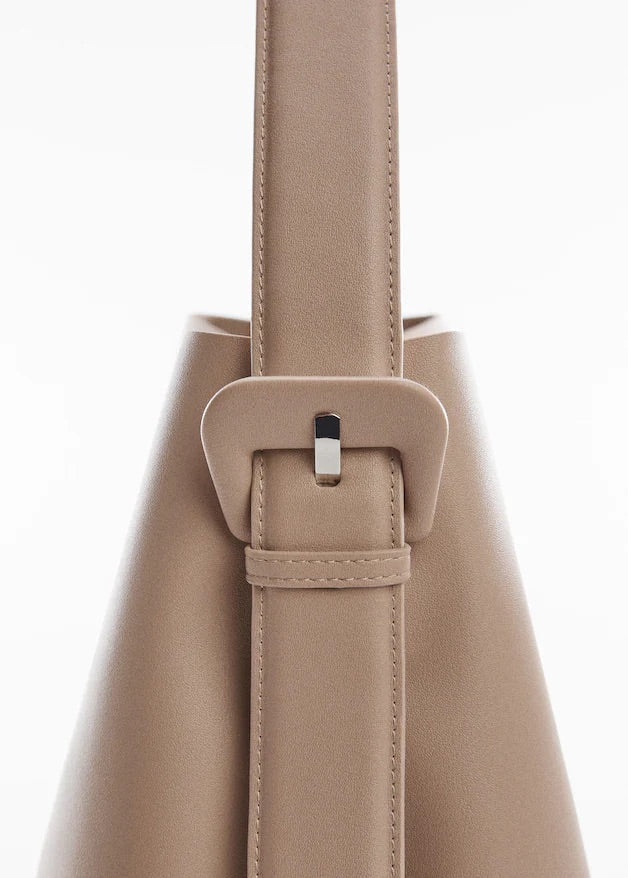 Shopper bag with buckle