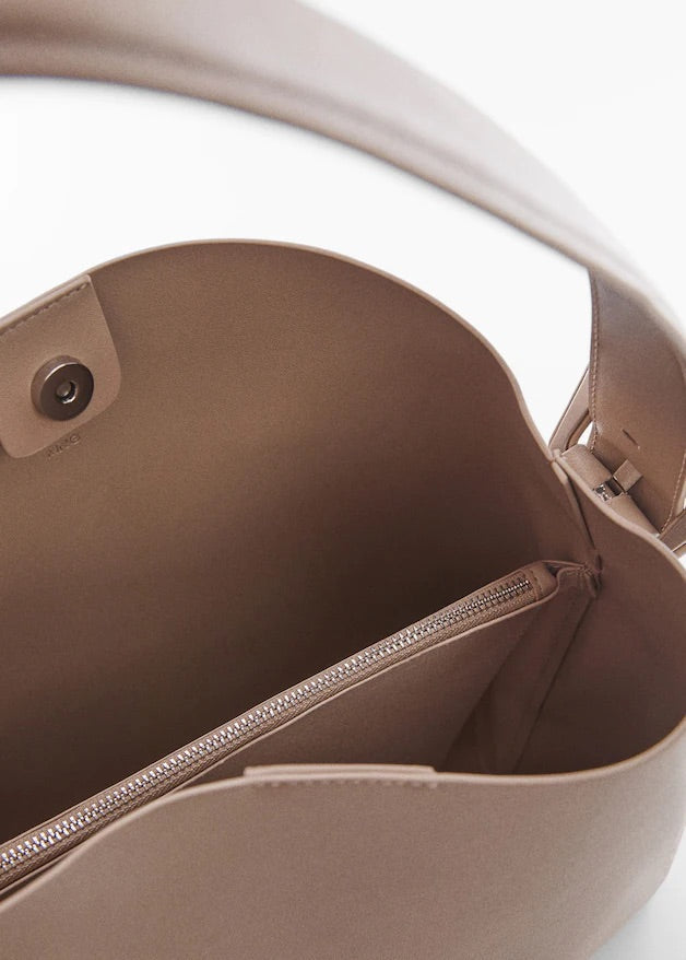Shopper bag with buckle