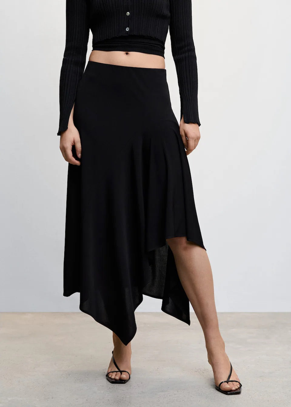 Asymmetrical skirt