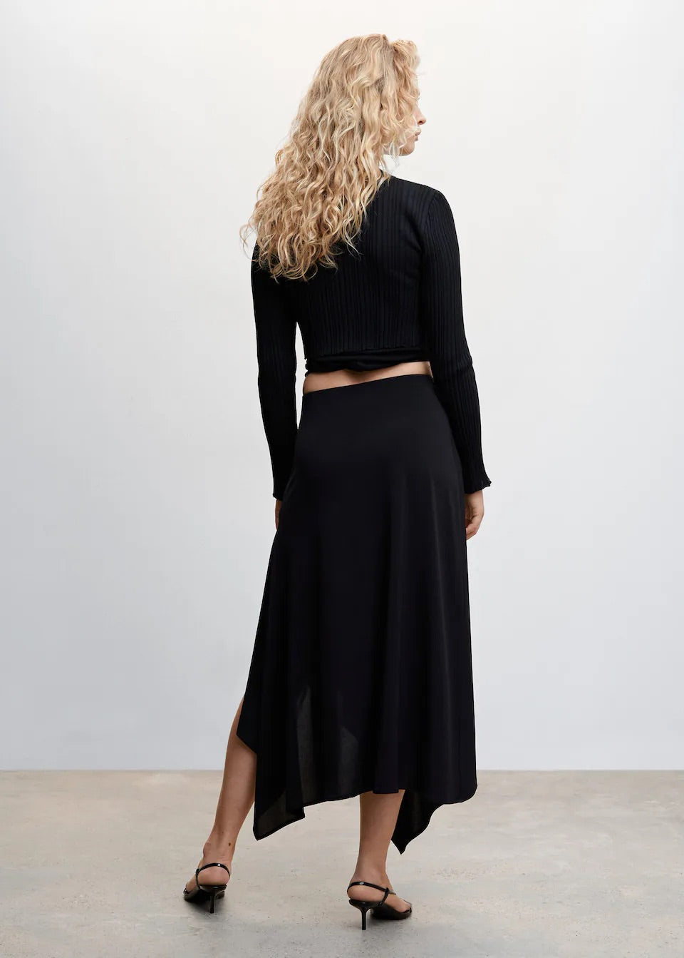Asymmetrical skirt