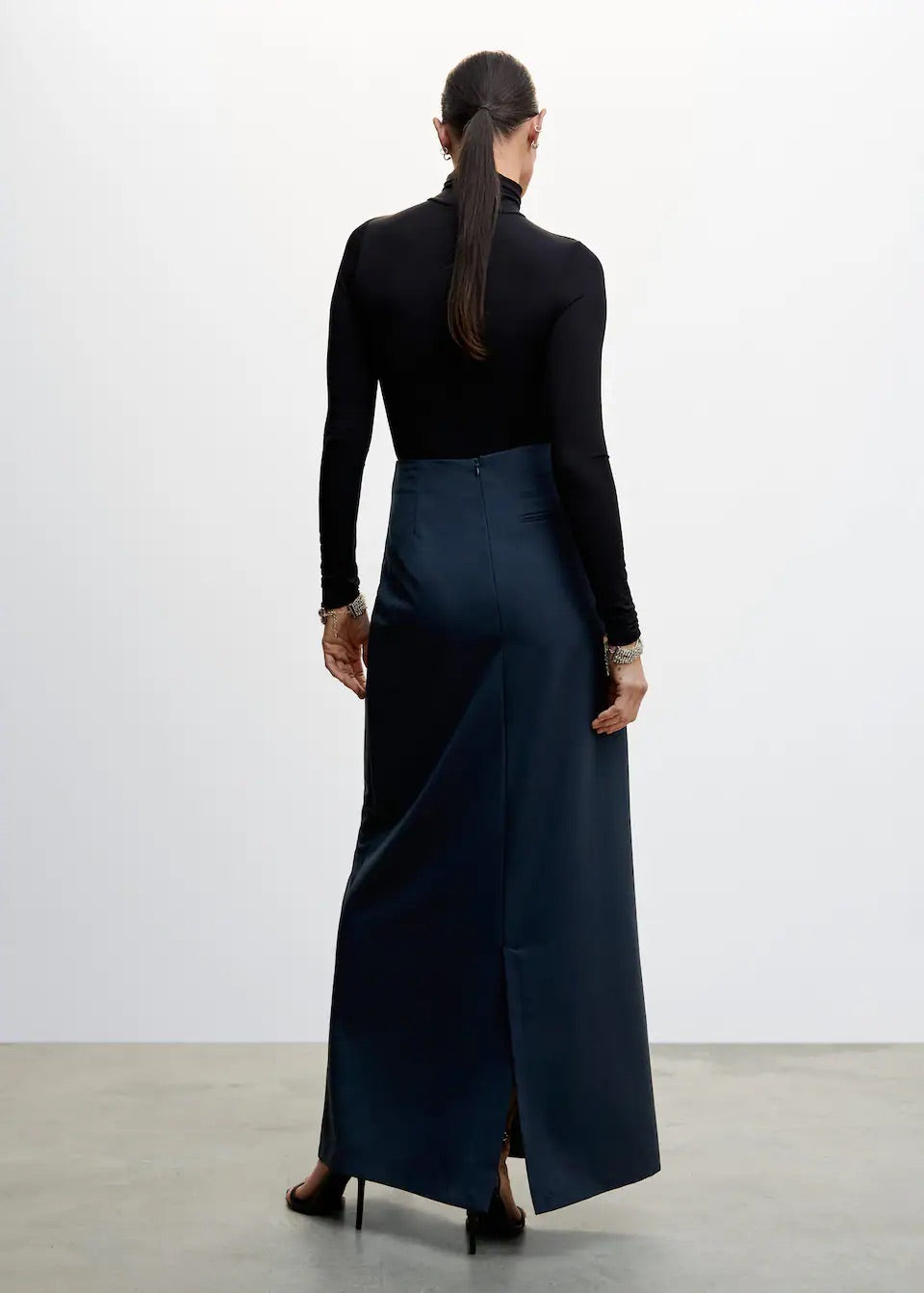 Flowy long skirt