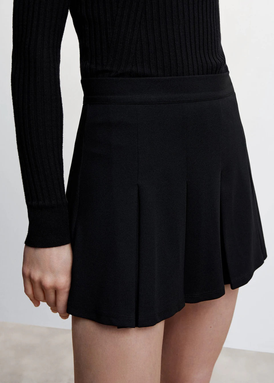Wide pleated skirt