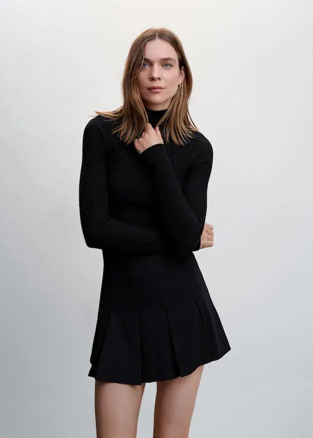Wide pleated skirt