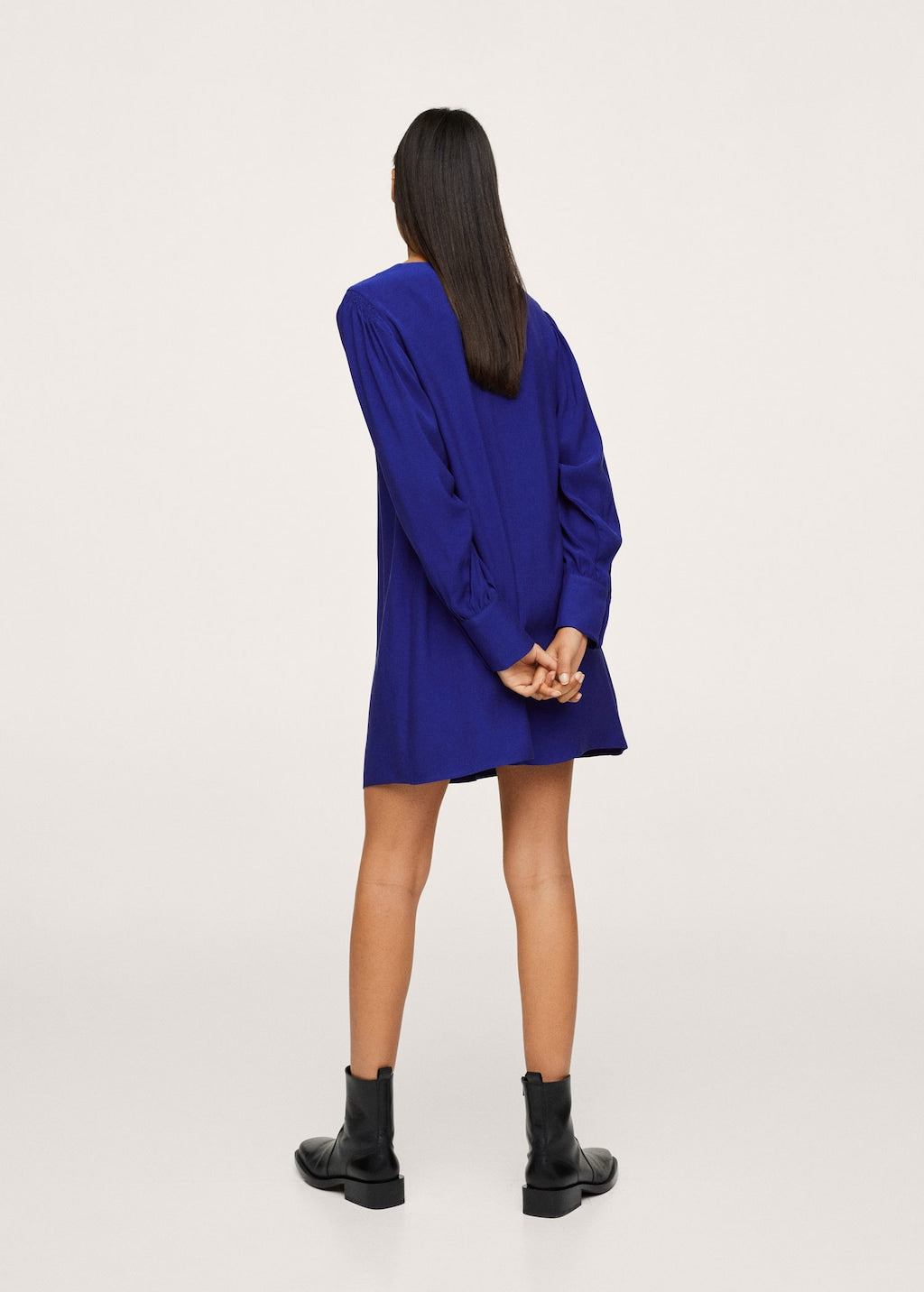 Puffed sleeves dress
