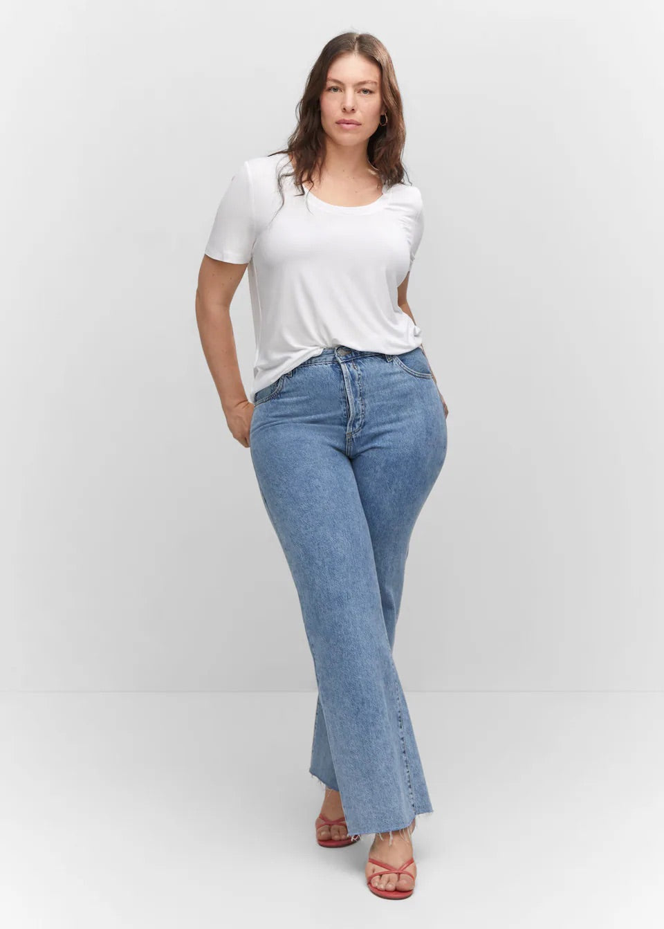 Low neck t-shirt