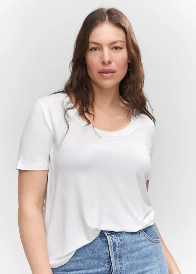 Low neck t-shirt