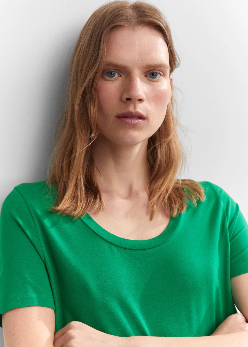 Low neck t-shirt