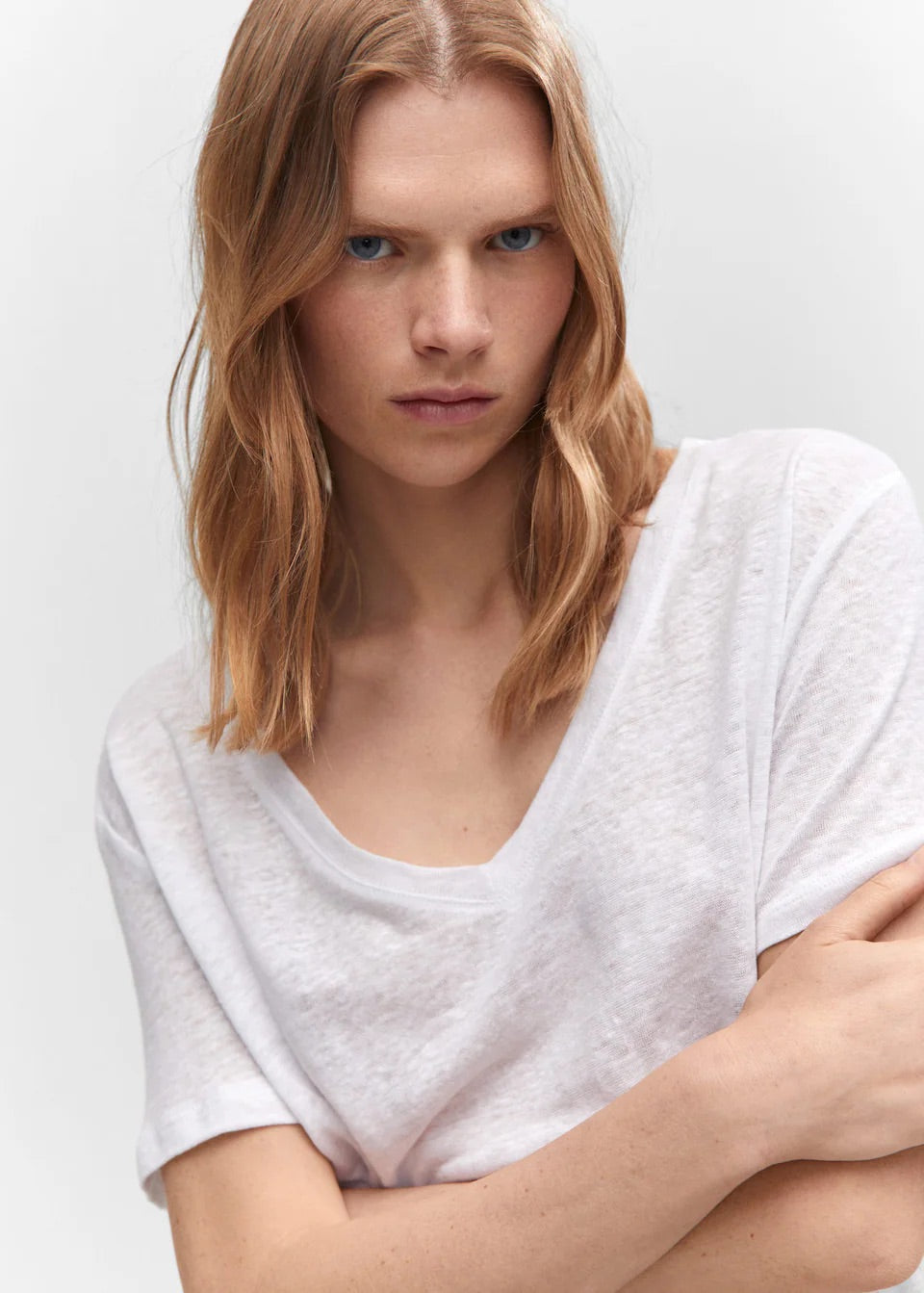 V-neck linen t-shirt