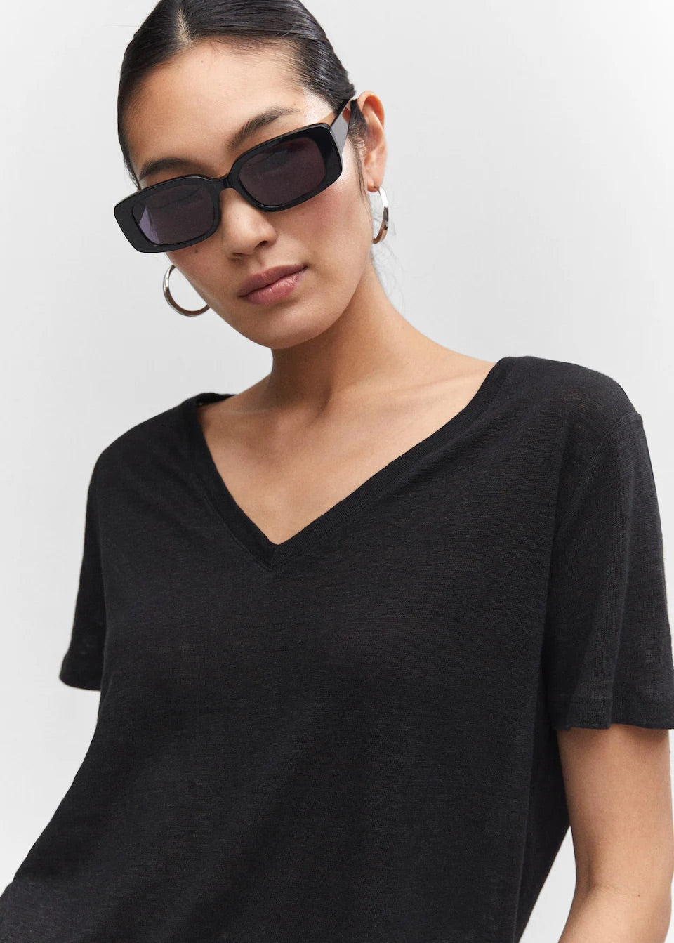 V-neck linen t-shirt