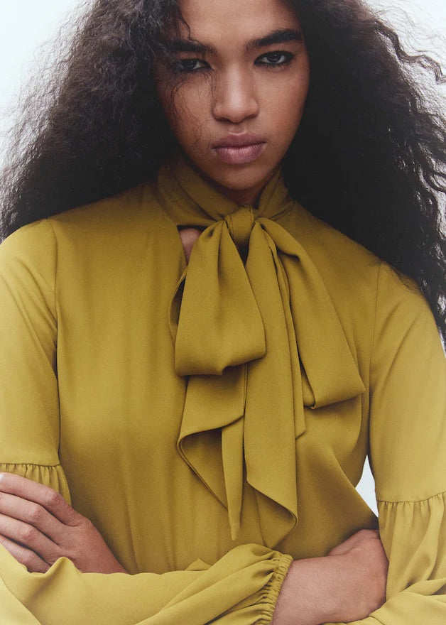 Blouse with puffed sleeves and bow
