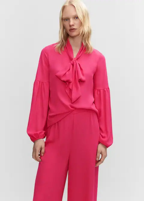 Blouse with puffed sleeves and bow