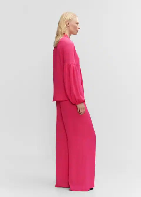 Blouse with puffed sleeves and bow