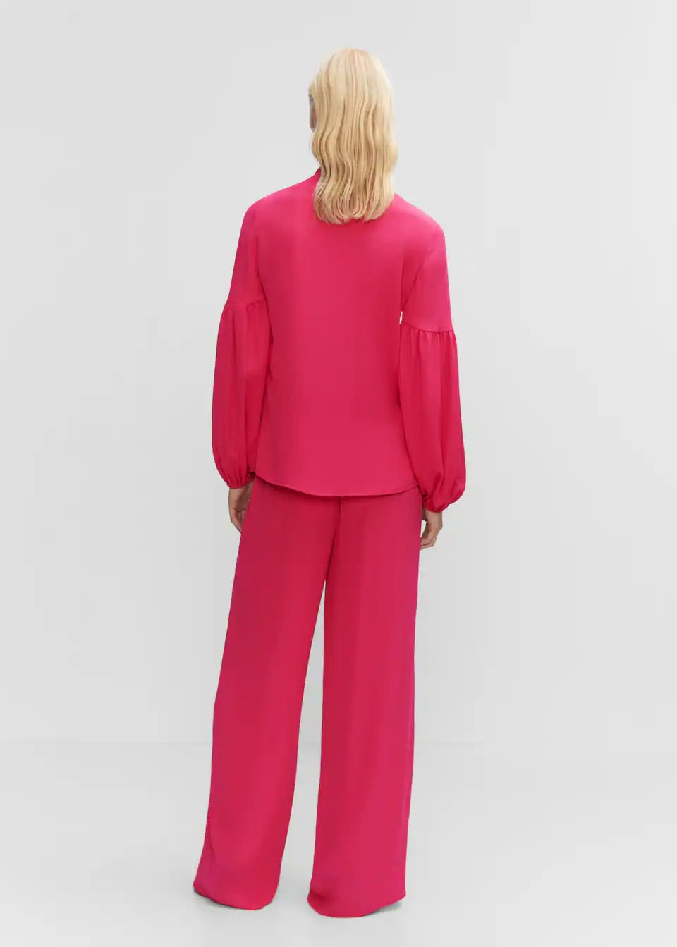 Blouse with puffed sleeves and bow