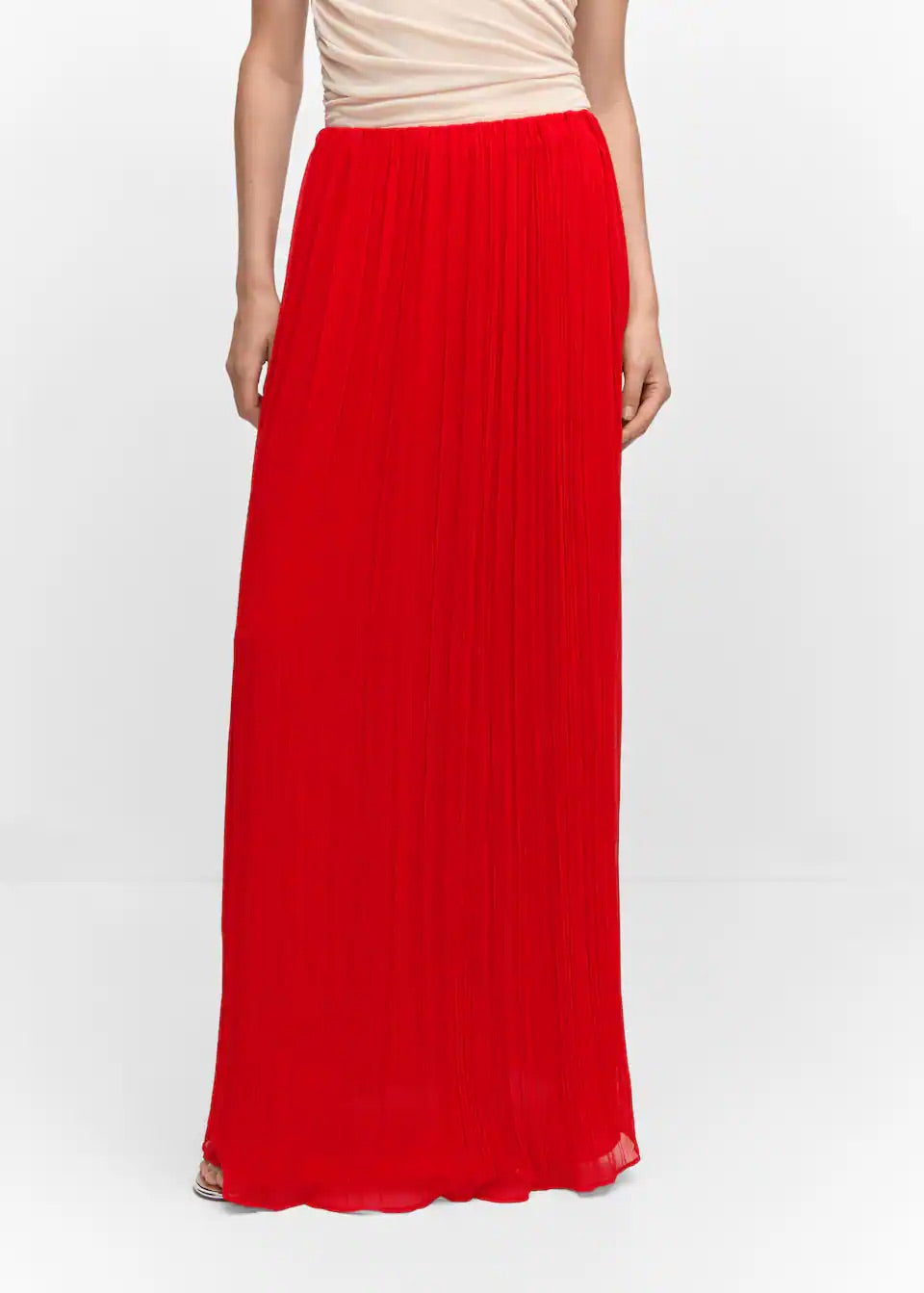Pleated long skirt