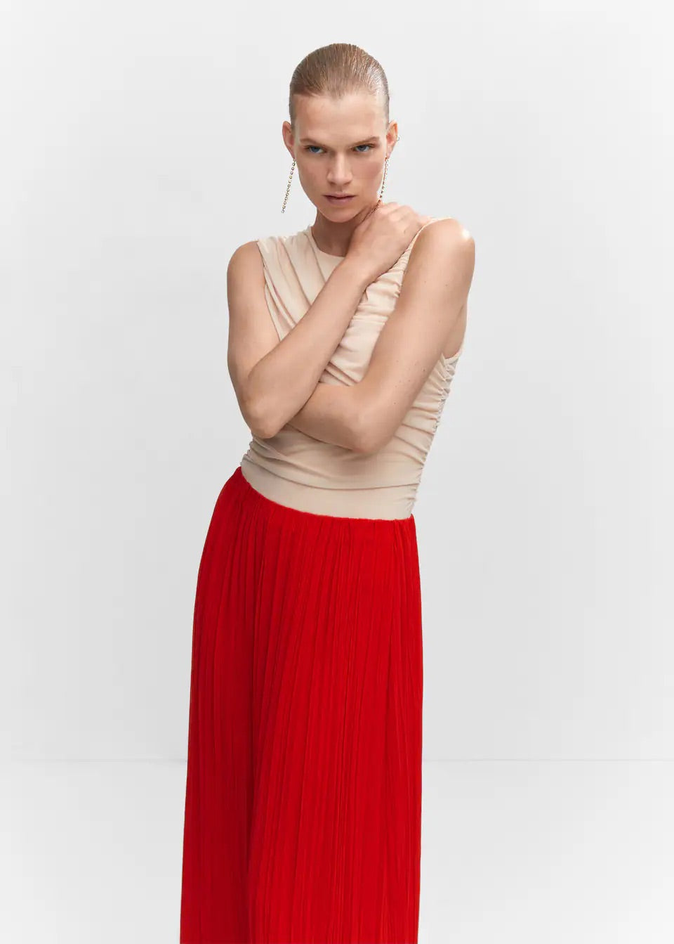 Pleated long skirt