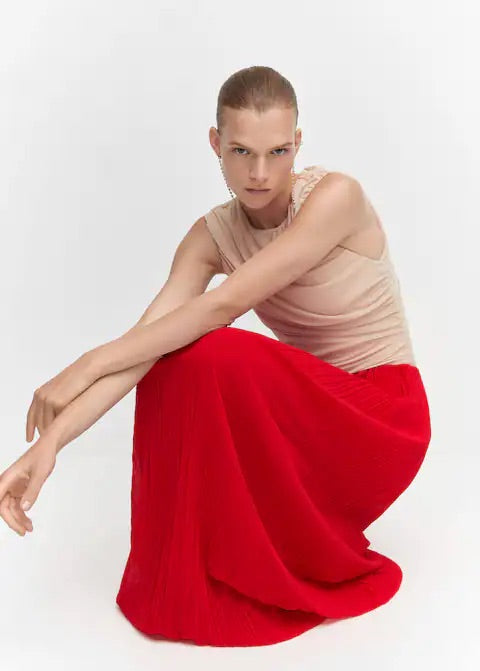 Pleated long skirt