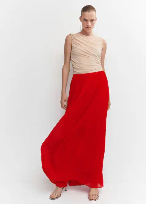 Pleated long skirt
