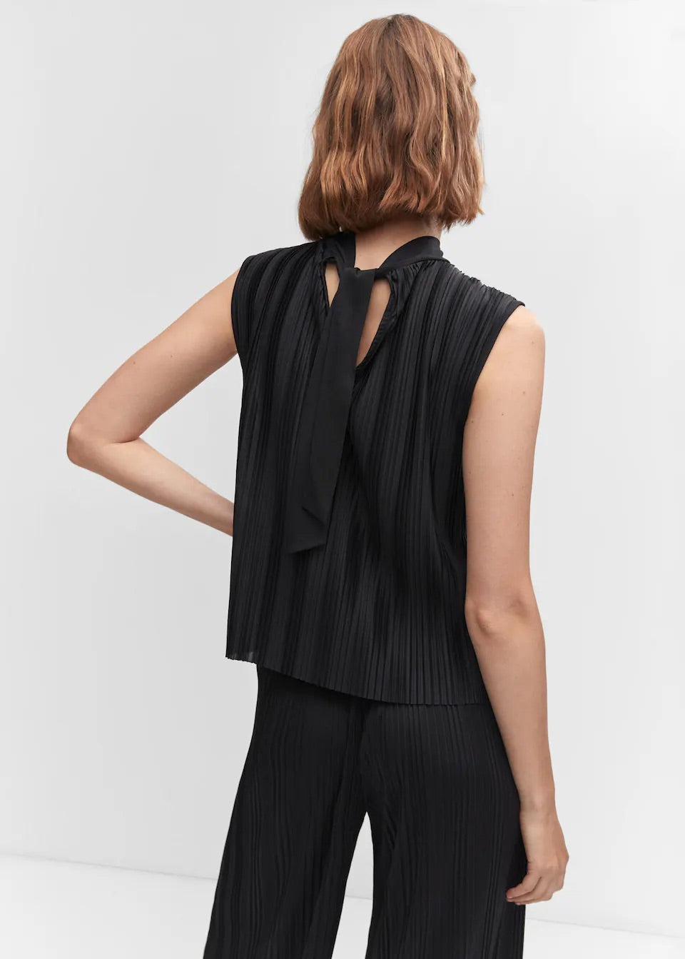 Pleated bow top