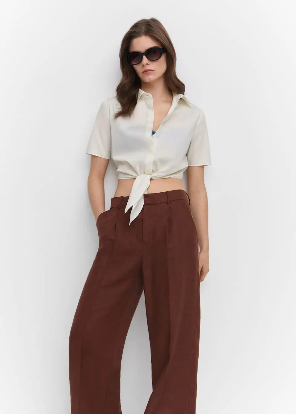 Cropped shirt with knot