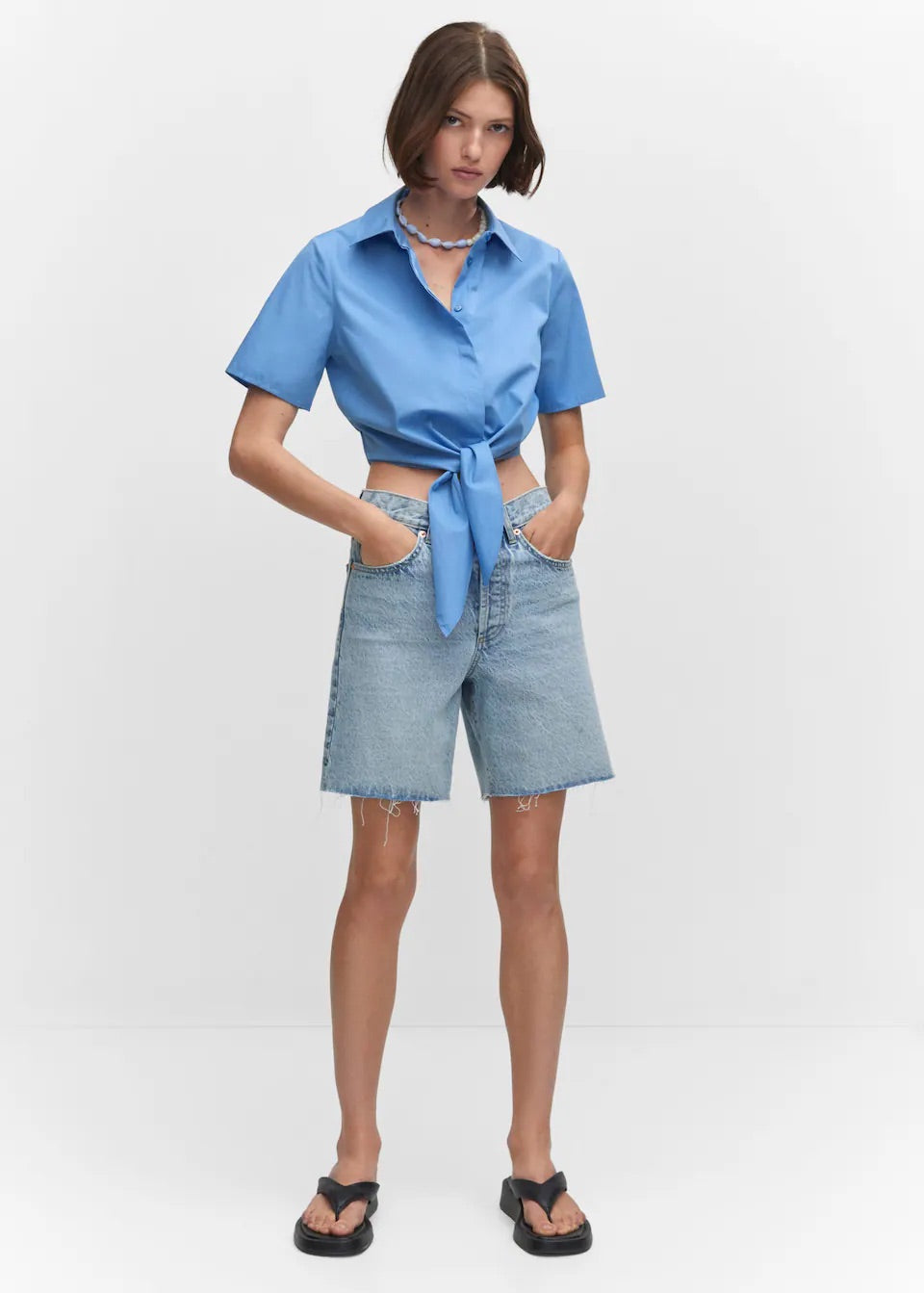 Cropped shirt with knot