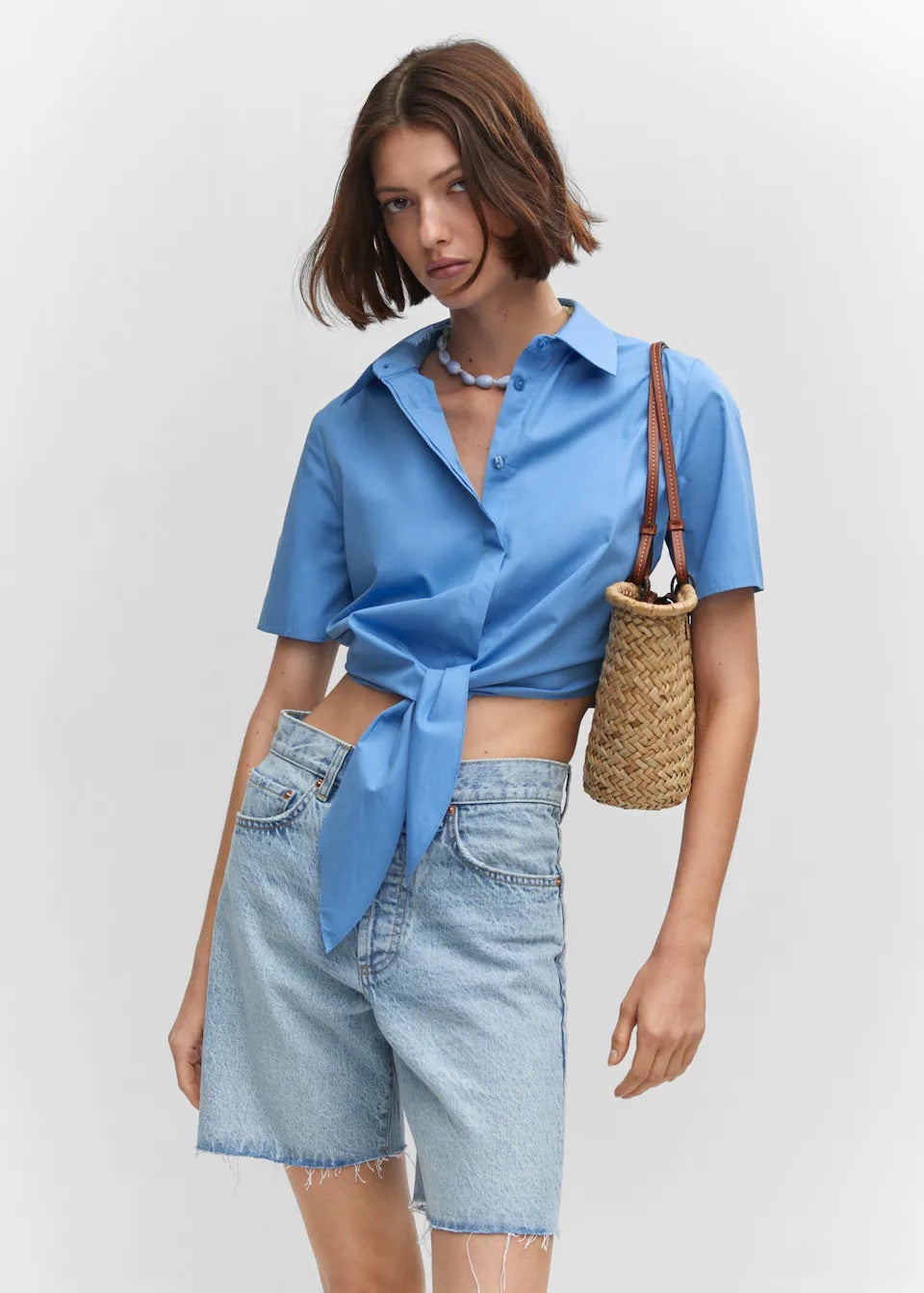 Cropped shirt with knot