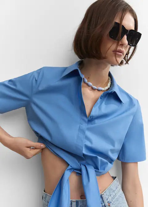 Cropped shirt with knot