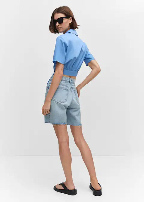 Cropped shirt with knot