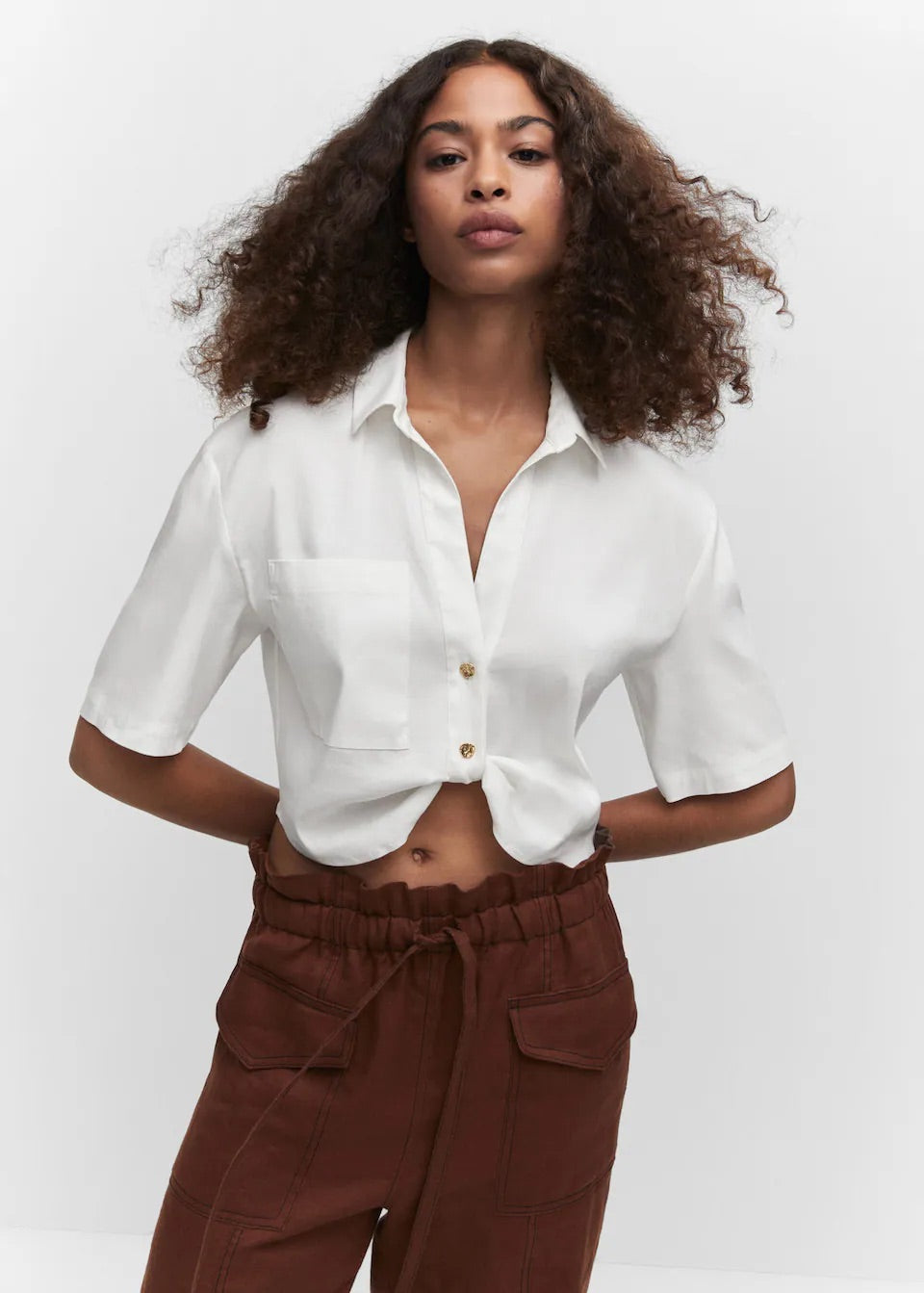 Cropped shirt with knot