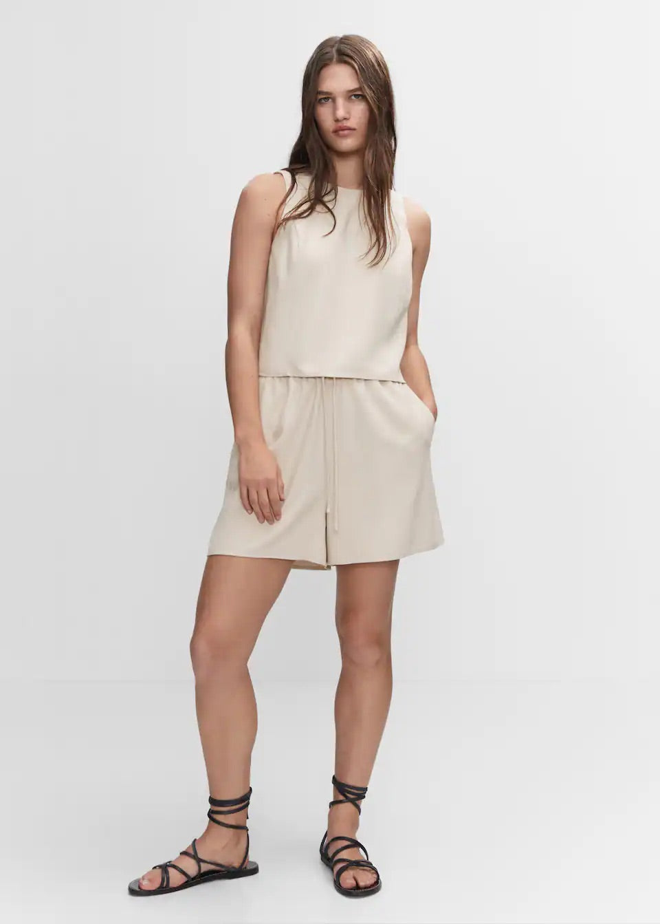 Crop top with wide straps