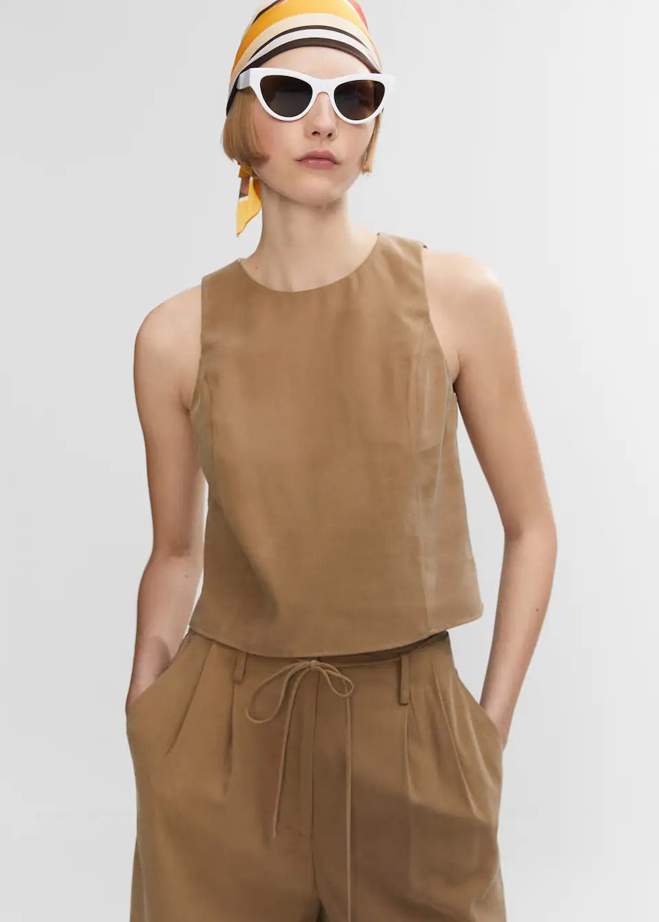 Crop top with wide straps