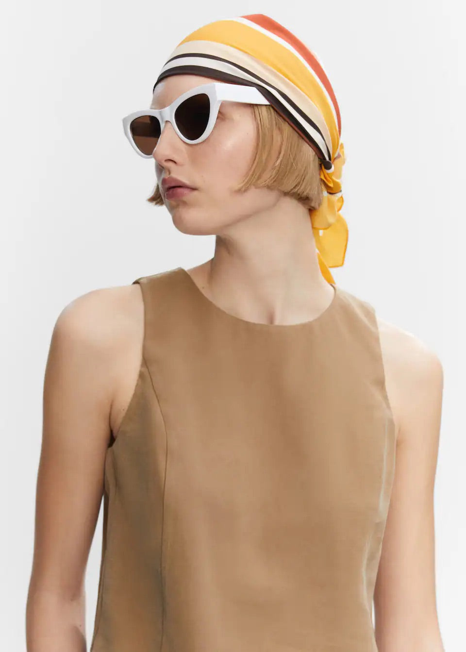 Crop top with wide straps