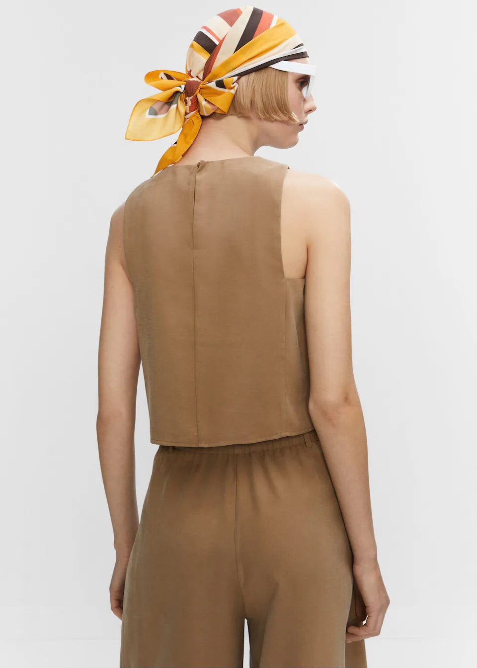 Crop top with wide straps