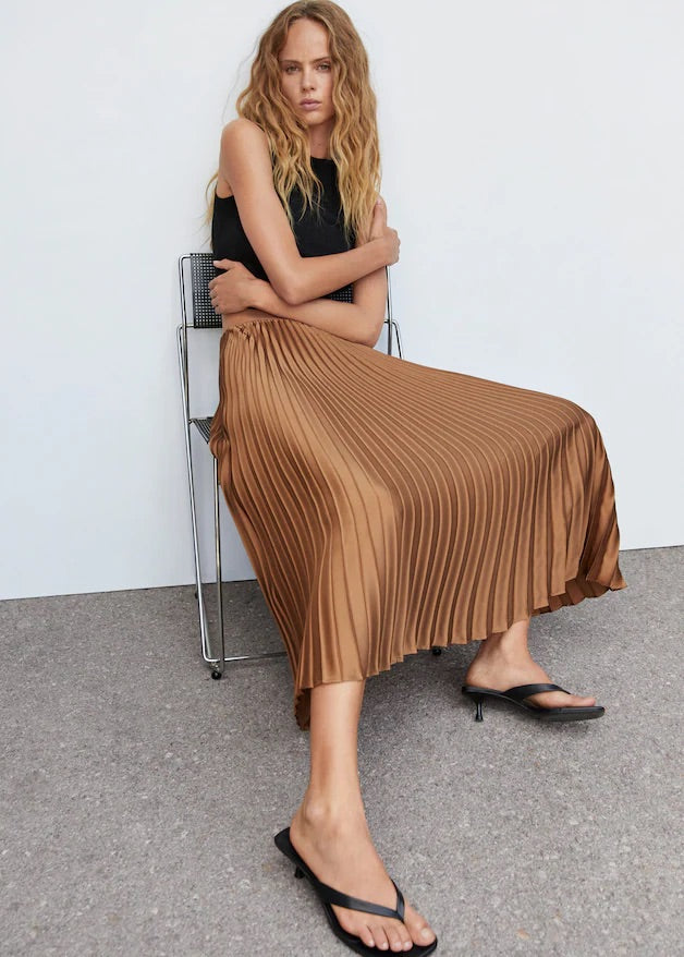 Pleated midi skirt
