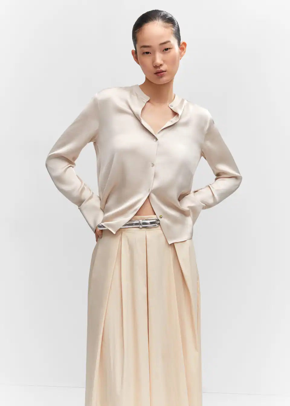 Round neck satin shirt