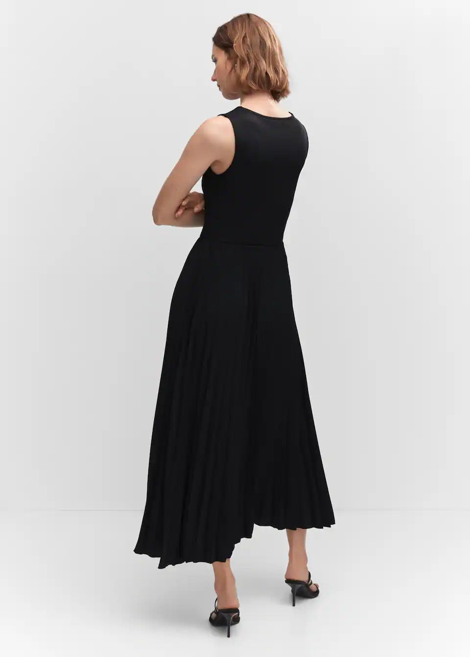 Ribbed dress with pleated skirt