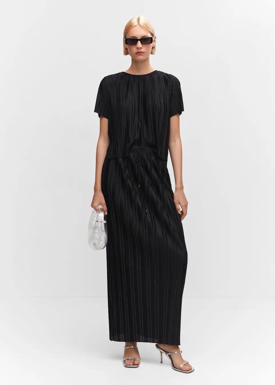 Pleated long skirt