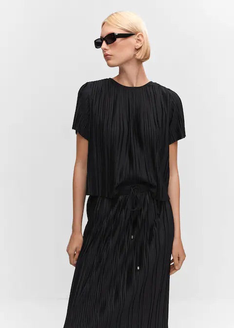 Pleated long skirt