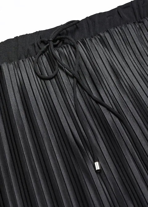 Pleated long skirt